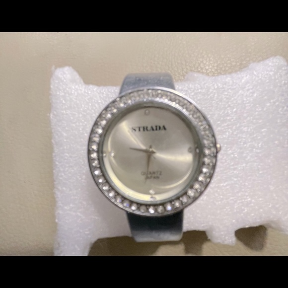 Silver Quartz Watch with Rhinestones, second hand, and working Battery - Picture 2 of 4